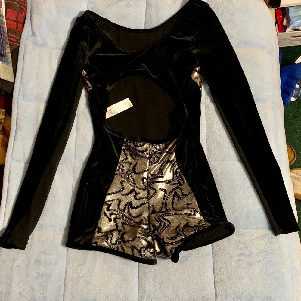 Weissman silver/black velvet dance/skate costume - Picture 4 of 5